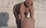 Frau Mit Ball 3 Keramik Original